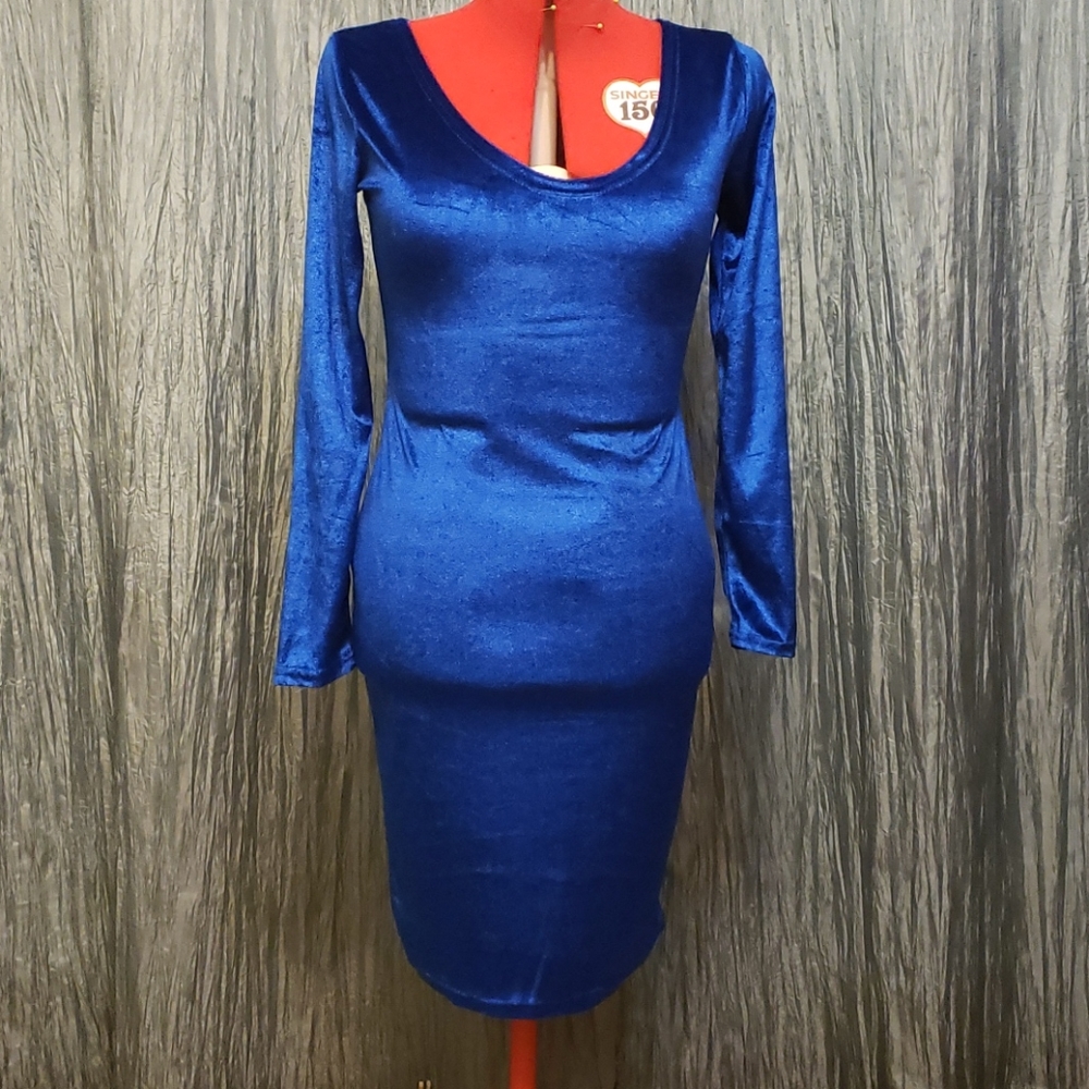 NWOT blue velour dress 👗 💙 😍